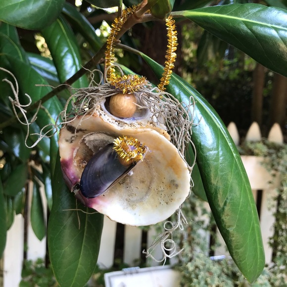 Madonna & Child Seashell Ornament Handmade Medium - Picture 4 of 4